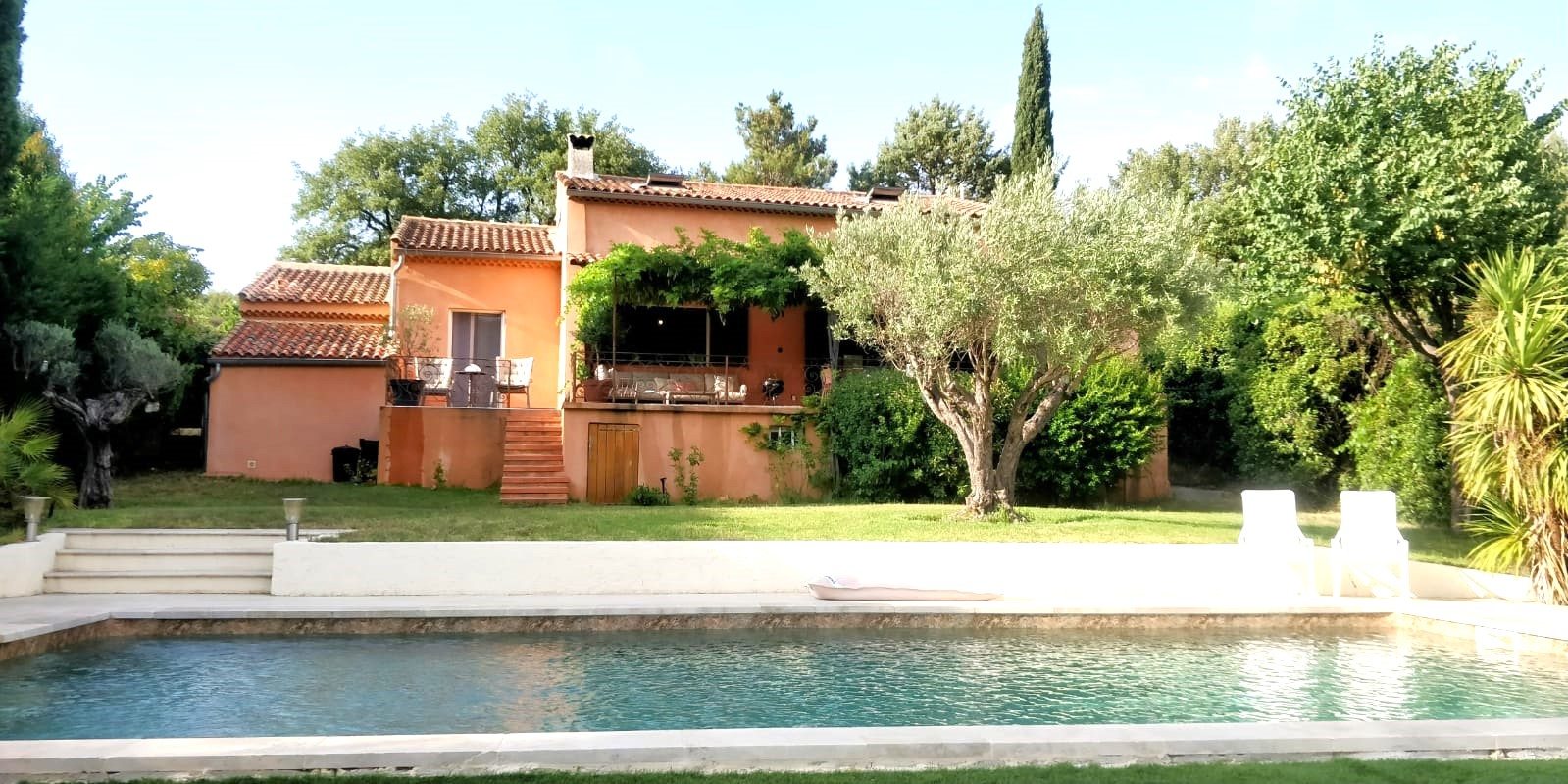 villa piscine proche de la mer Aubagne limitrophe Marseille 11ème