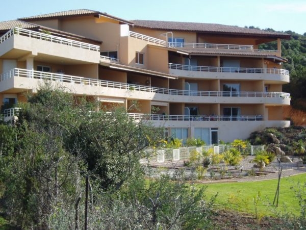 appartement grand standing avec piscine et vue mer en Corse