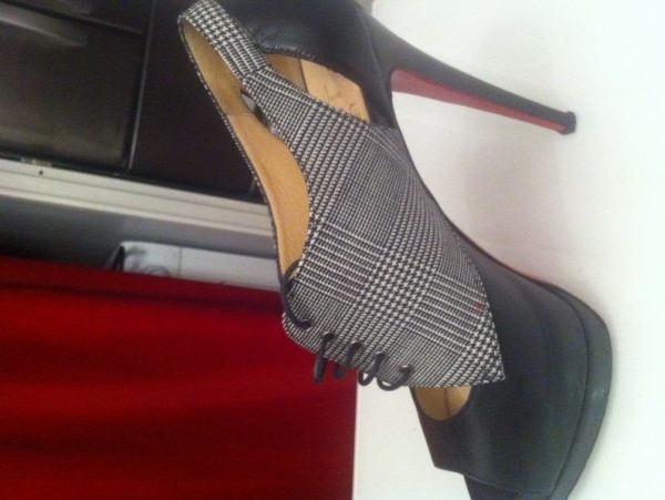 chaussures LOUBOUTIN T39