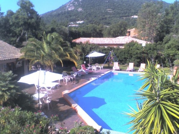 grande villa avec piscine et cuisine extérieure Corse