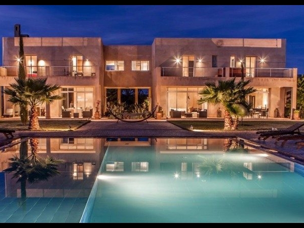villa contemporaine de 1300 m² au Maroc