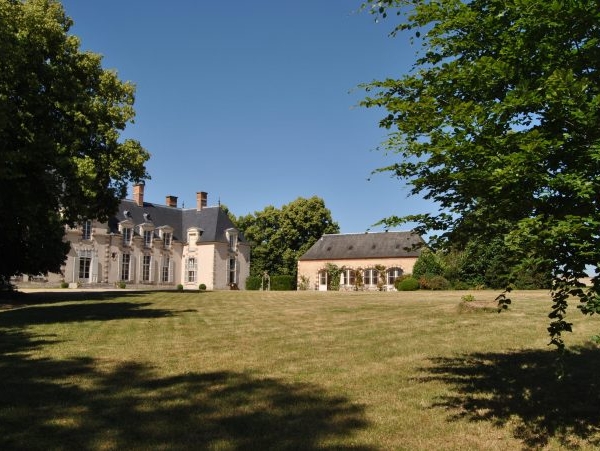 domaine XVIIIème avec château, écuries, orangerie
