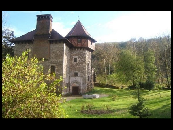 château médiéval dans le Lot