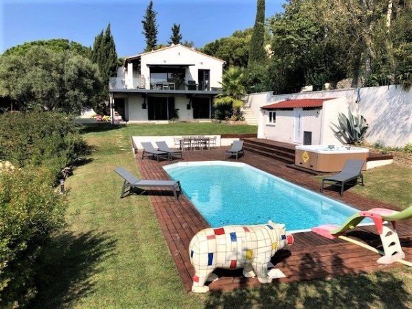 belle Villa à La Cadière d'Azur isolée dans les vignes