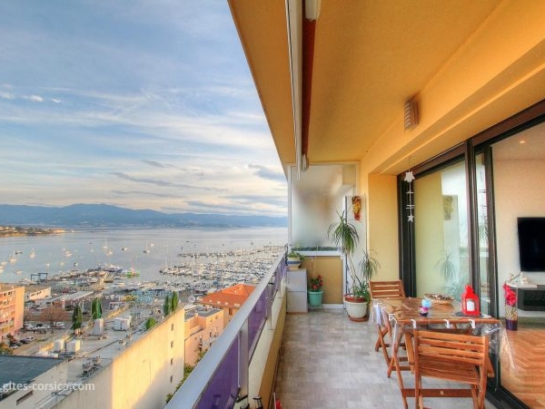 appartement F3 Vue mer et Port de Plaisance à Ajaccio en Corse