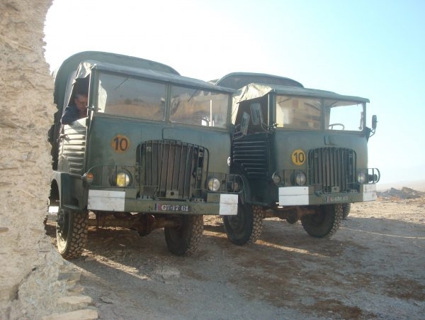 2 Camions transport de troupes armée frnçaise de 1955 à 1990