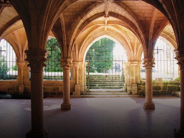 ancienne abbaye de Fontdouce, entre vignes et parc boisé