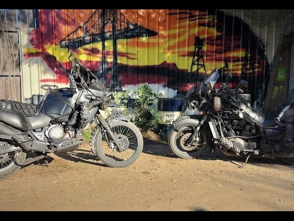 moto style Mad Max / Post Apocalyptique / Steampunk