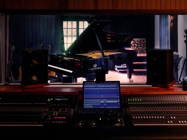 studio d'enregistrement avec piano à queue