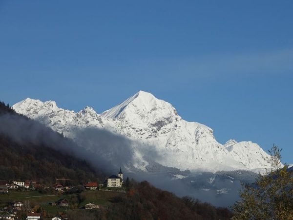 maison de caratère avec vue dominante sur les massifs et la Combe de Savoie et Albertville