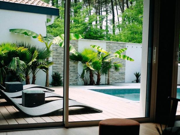 villa d'architecte en bordure de forêt avec spa, piscine, palmiers, Photo 1