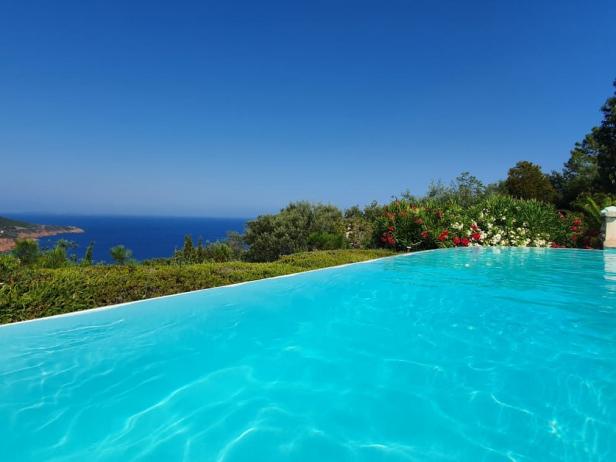 villa avec piscine à débordement et vue exceptionnelle, Photo 1