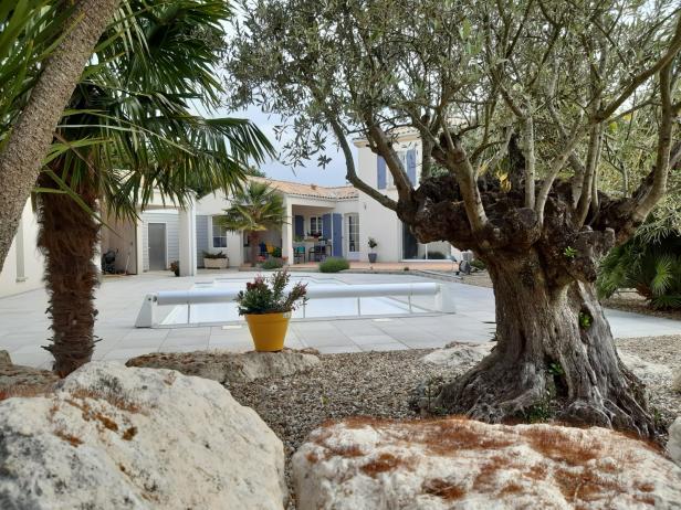 villa climatisée avec piscine et jardin paysager sans vis à vis, Photo 3